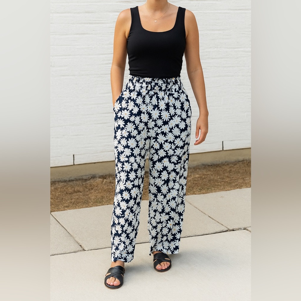Navy and White wide legged pants with elastic waistband. size L